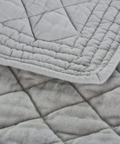 Maisons Du Monde Couvre-lits Boutis En Coton Gris Clair Effet Velours à Motifs 240x260 -Couvre-lits Soldes 2022 boutis en coton gris clair effet velours a motifs 240x260 1000 4 31 188959 3