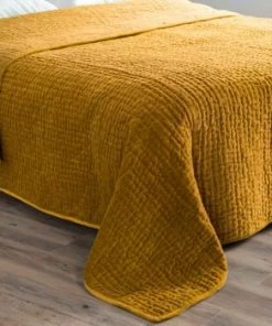 Maisons Du Monde Couvre-lits Boutis En Velours De Coton Ocre Motif Surpiqué 240x260 -Couvre-lits Soldes 2022 boutis en velours de coton ocre motif surpique 240x260 1000 16 18 223345 1 3