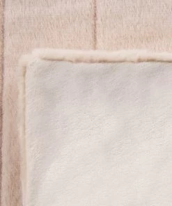 Beliani Couvertures Couverture En Polyester Rose 220x180cm -Couvre-lits Soldes 2022 couverture en polyester rose 220x180cm 3