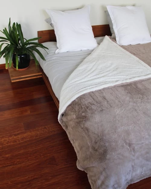 Le Comptoir De La Plage Couvertures Couverture Plaid XL Doublée Imitation "Lapin" Beige Taupe 220x240 5 Le Comptoir De La Plage Couvertures Couverture Plaid XL Doublée Imitation "Lapin" Beige Taupe 220x240 – Image 3