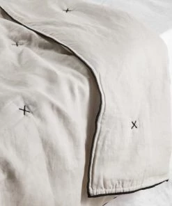 Madura Couvre-lits Couvre-lit Matelassé 225x280 Cm Calcaire Et Bourdon Noir En Lin -Couvre-lits Soldes 2022 couvre lit matelasse 225x280 cm calcaire et bourdon noir en lin 3