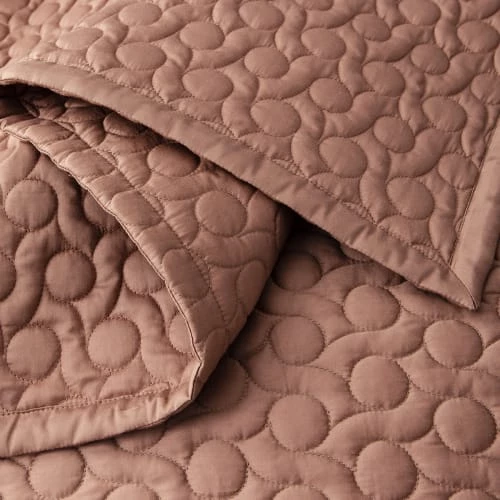 Alexandre Turpault Couvre-lits Couvre-lit Matelassé En Satin De Coton Bio Terre Cuite 260x240 6 Alexandre Turpault Couvre-lits Couvre-lit Matelassé En Satin De Coton Bio Terre Cuite 260x240 – Image 4